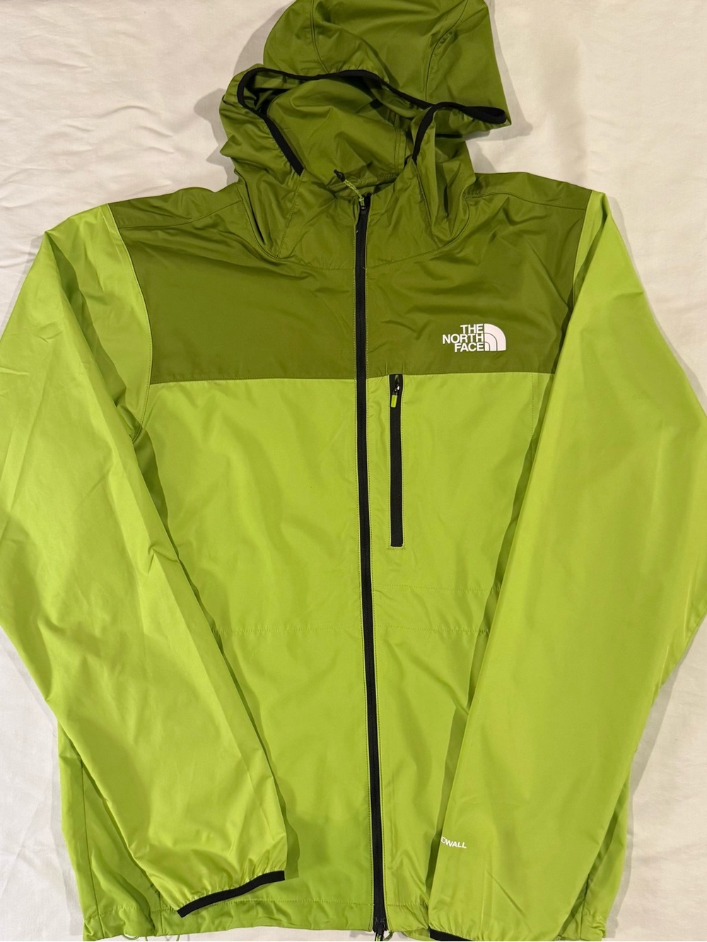 The North Face Men’s Higher Run Wind Jacket – Meadow Grass/Oak Green – Size M